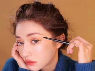 Các bước kẻ lông mày ngang đẹp tự nhiên