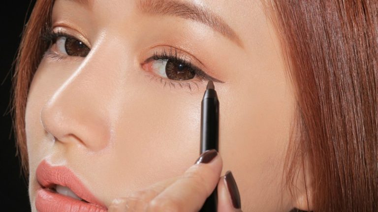 Cách kẻ mắt tự nhiên bằng chì