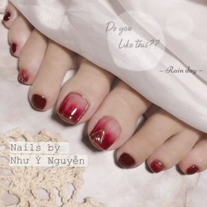 Mẫu sơn móng chân màu đỏ cherry kết hợp tone hồng